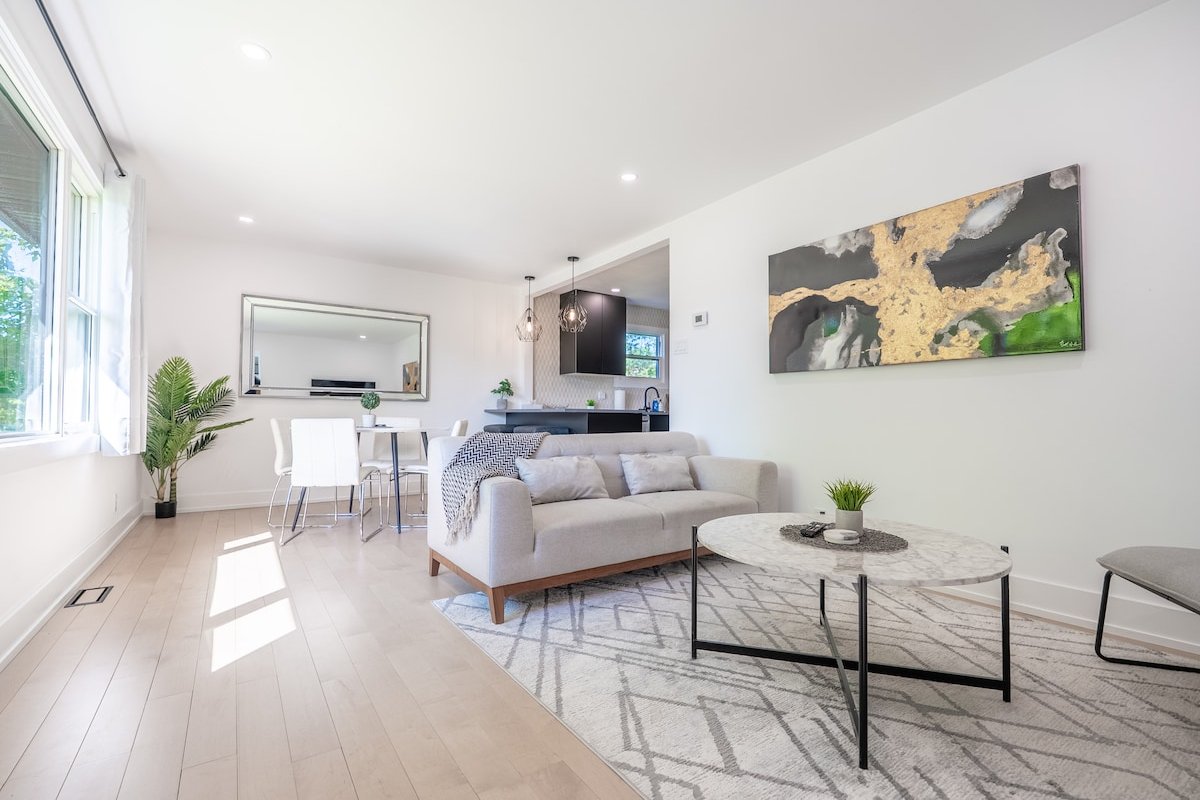 5BR Home in Nepean Ottawa gallery image 3