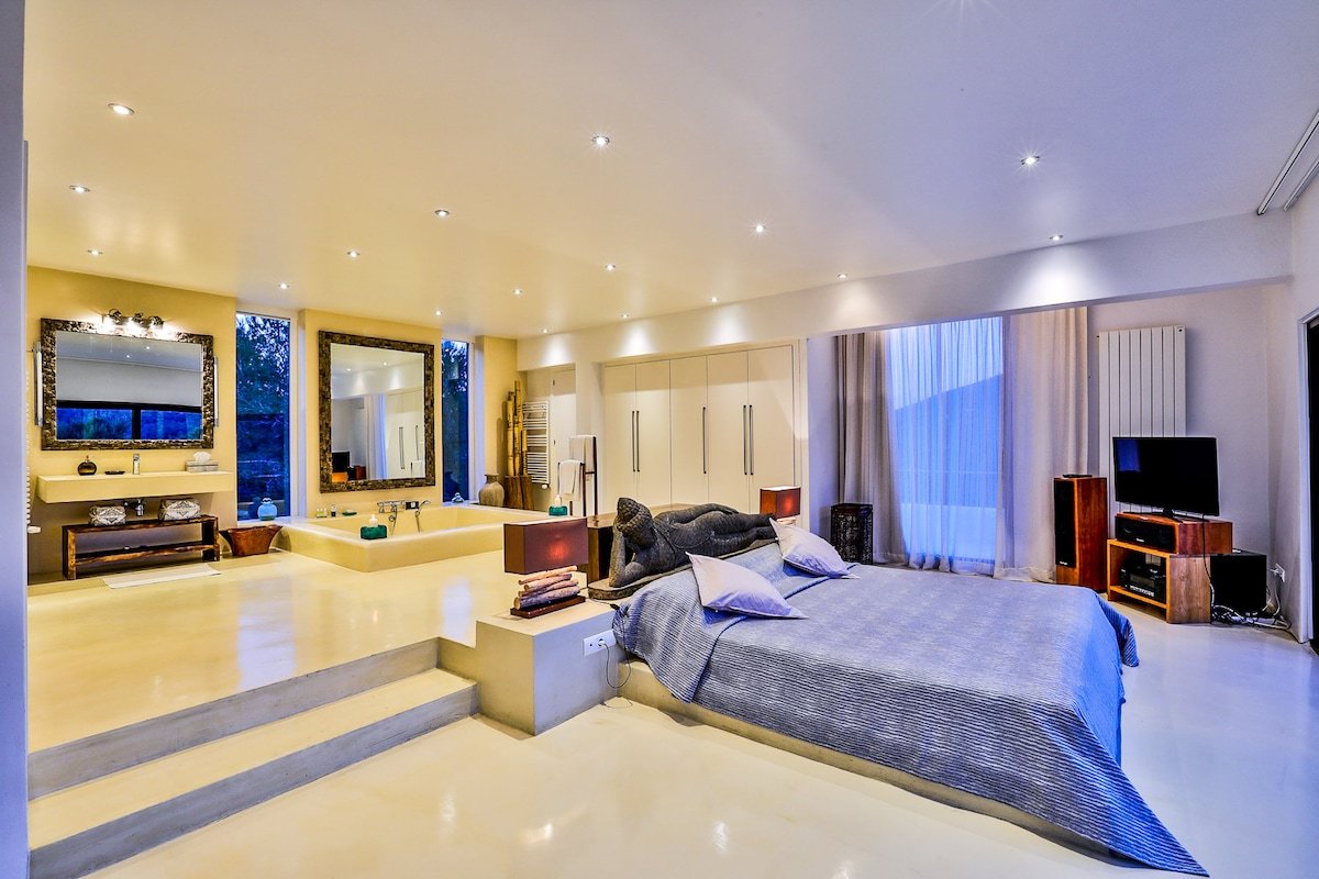 Mountain views- Cala Jondal- Infinity Pool gallery image 5