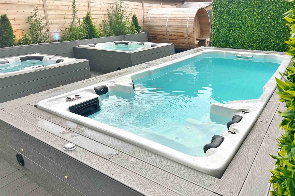 private backyard SPA oasis in Toronto gallery image 4