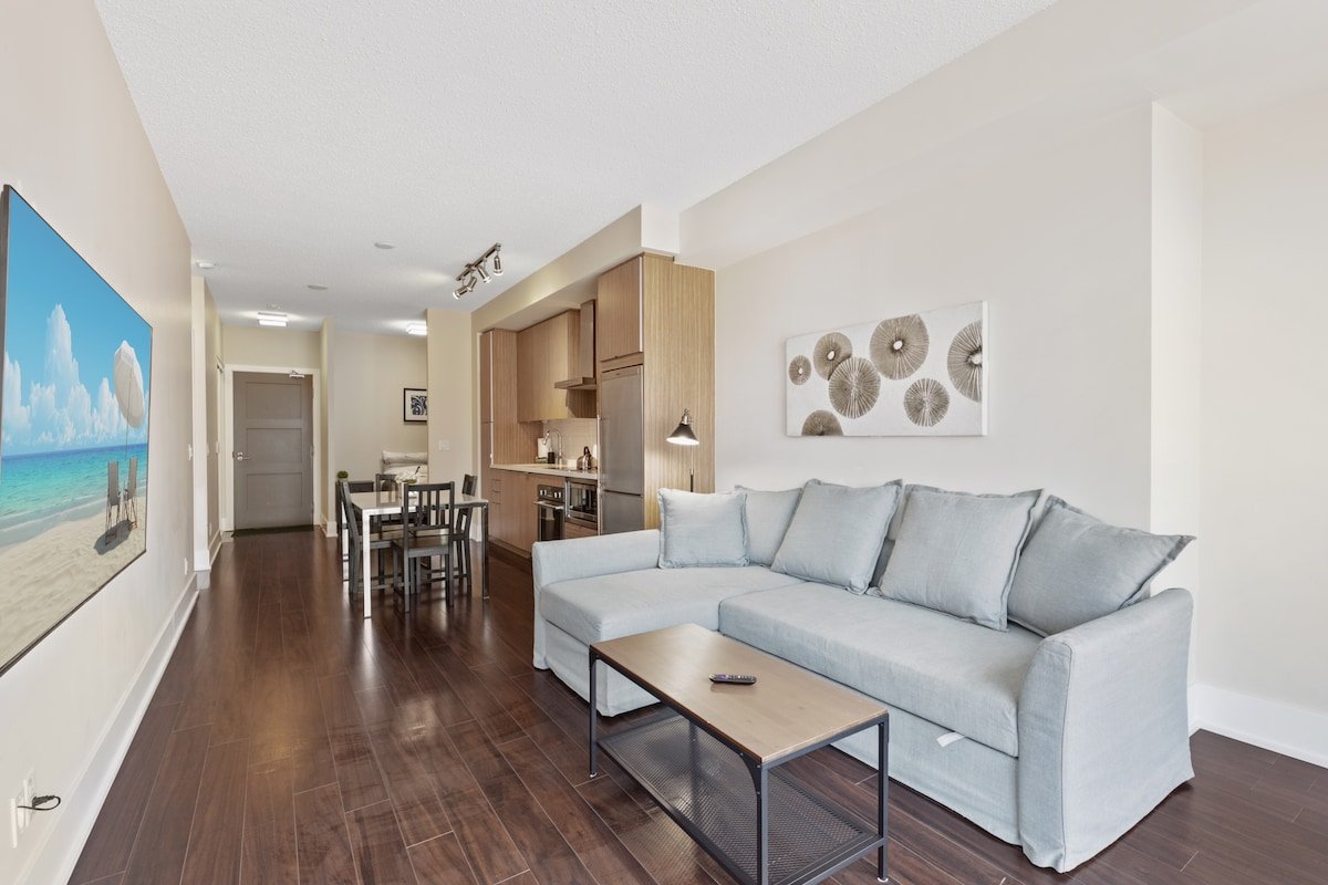 * 2 bedroom CN Tower/Lake View * gallery image 5