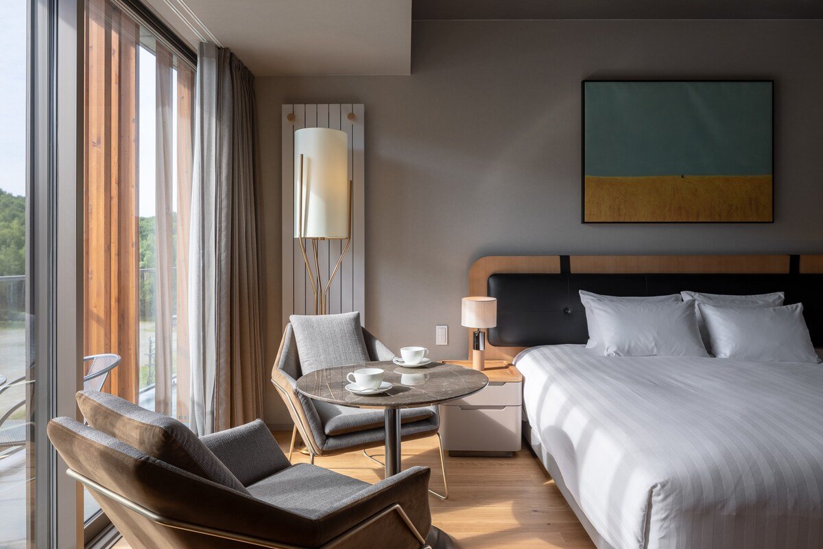 Fenix Furano: Scenic 3BR Ski-in Ski-out Penthouse gallery image 5