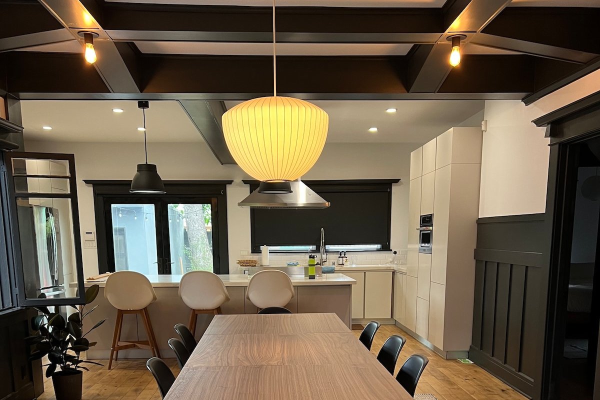 Craftsman Retreat: 4 bedrooms & 2 living rooms gallery image 5