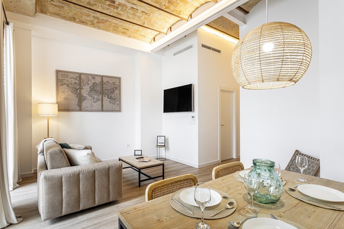 2bd Apt with Terrace. Ruzafa 2a gallery image 5