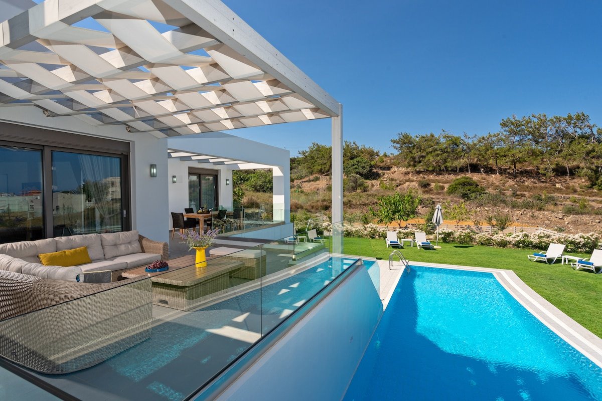Eolia Iconic Villa, walking distance to the beach gallery image 4