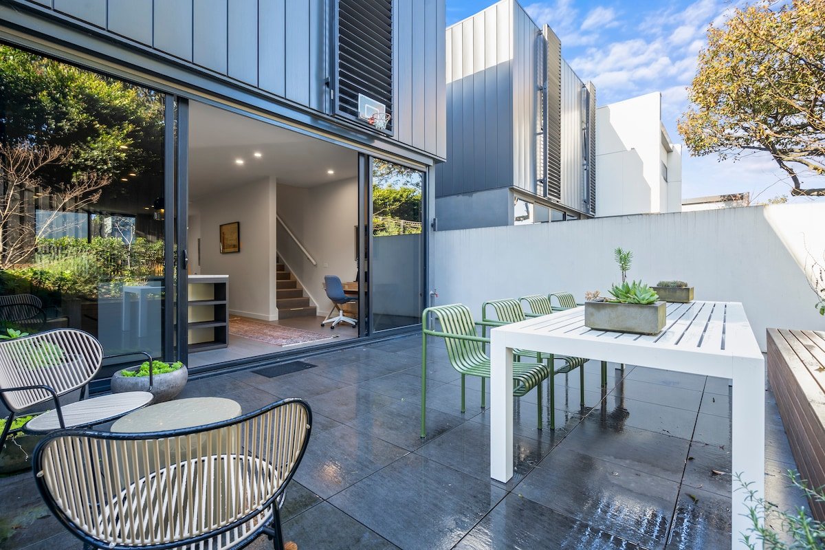 Luxury boutique residence with personal lift gallery image 5