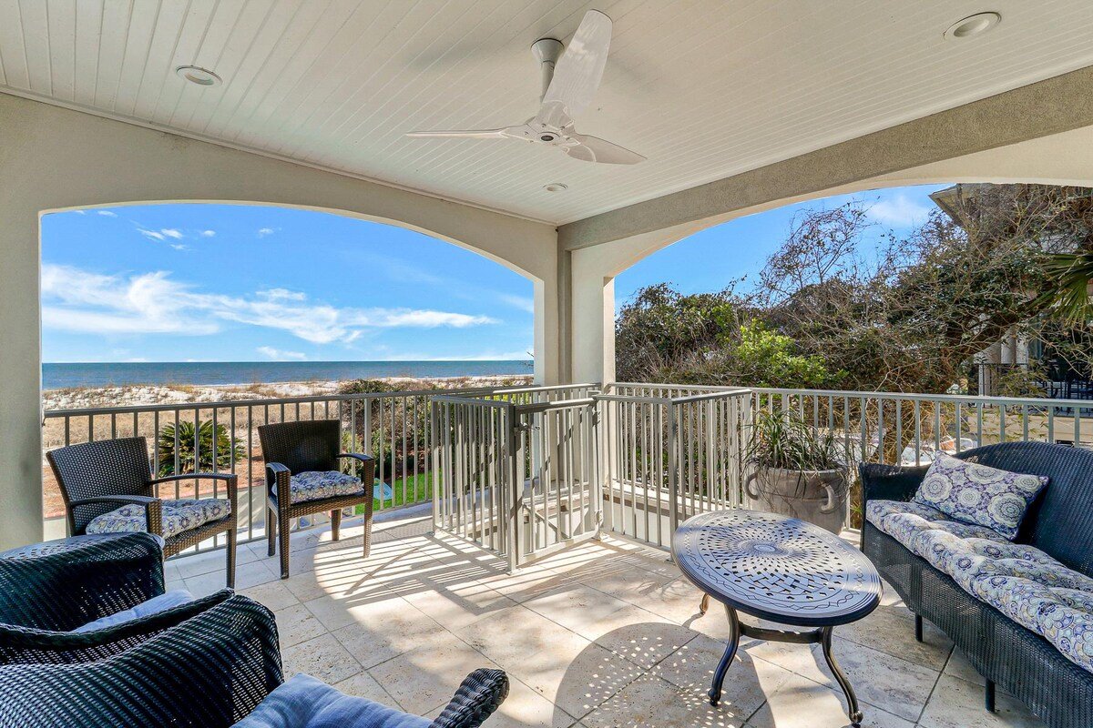 Oceanfront stunner w/ private pool & spa gallery image 4