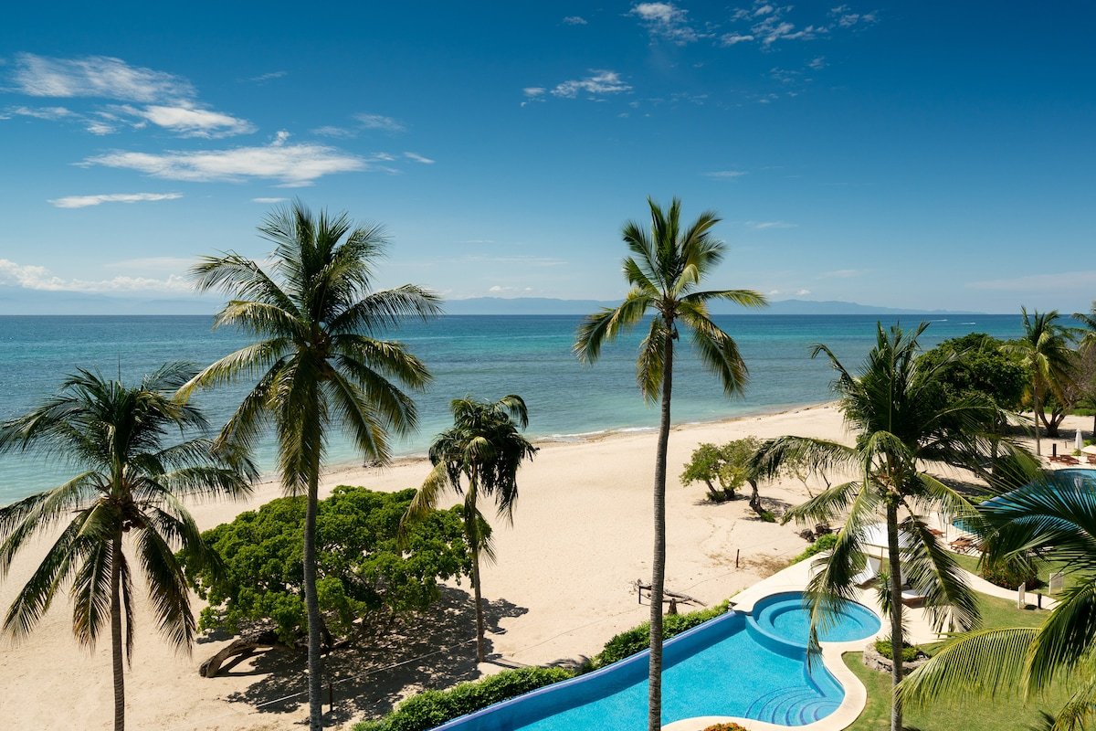 Amazing Beachfront Penthouse, Premier Golf +Yacht gallery image 2