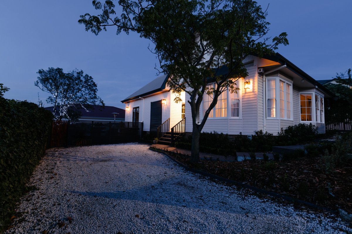 Stylish home with outdoor hot tub close to Hobart