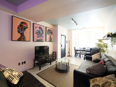 Unique King West Casa Sleeps 14 With 2 Parking