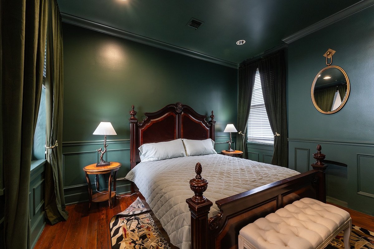 5 New Orleans Themed Units in FQ with Pool gallery image 4