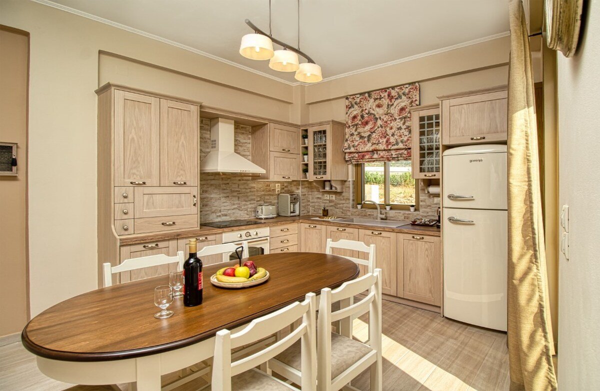 Villa Kore, close to the beach, pool, jacuzzi, BBQ gallery image 4