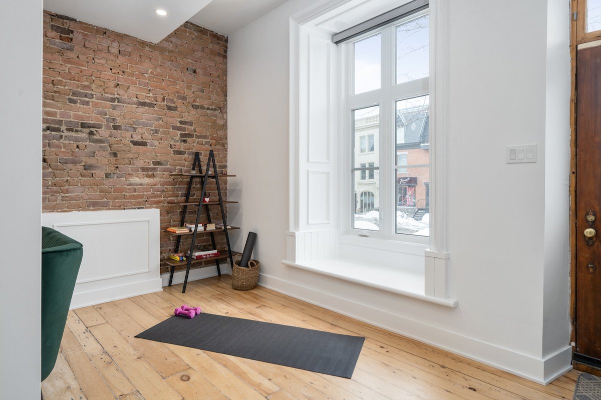 Chic & Spacious Plateau Hideaway – Sleeps 4+ gallery image 5