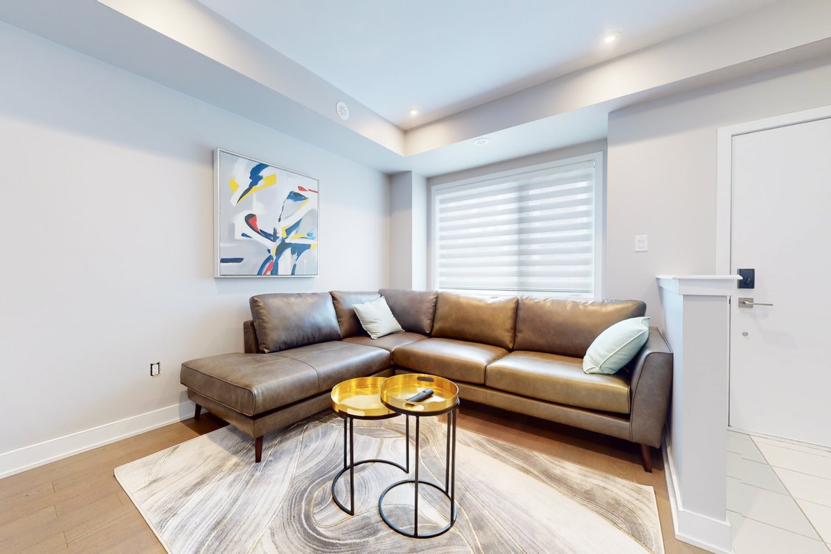 Spacious 5 Bedroom/5 Bath Townhouse