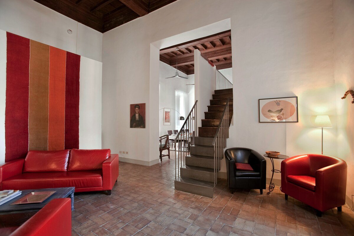 A large and spacious apartment in the baroque Rome gallery image 4