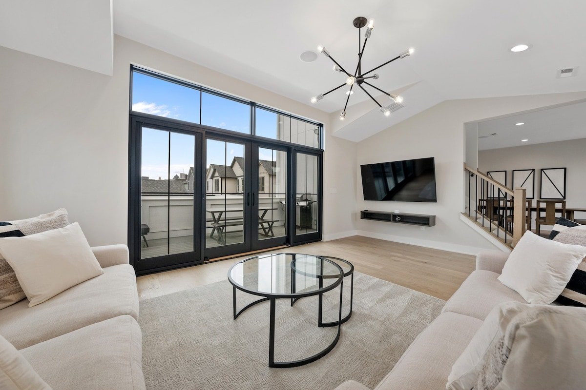 AMAZING MODERN NEW BUILD IN ITALIAN VILLAGE! gallery image 2