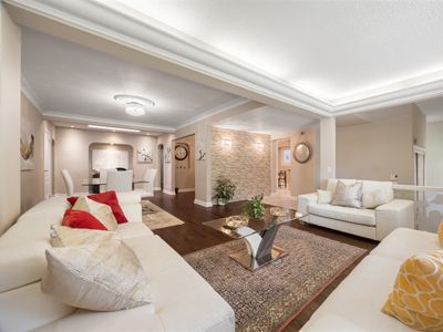 Fantastic 5 bedrooms 4 bath