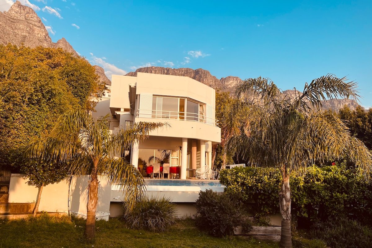 Spacious Villa in perfect location! gallery image 3