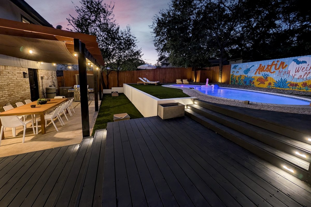 Pool/GameRoom/FirePit/Sleeps 12/Mins to SoCo&DT gallery image 3