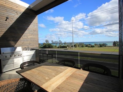 Dromana Luxury Beach Front – 4 Bedrooms