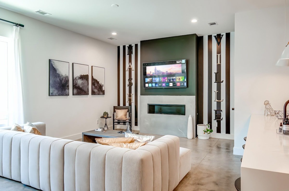 Near Broadway Dual Homes With Rooftops And Grills gallery image 4