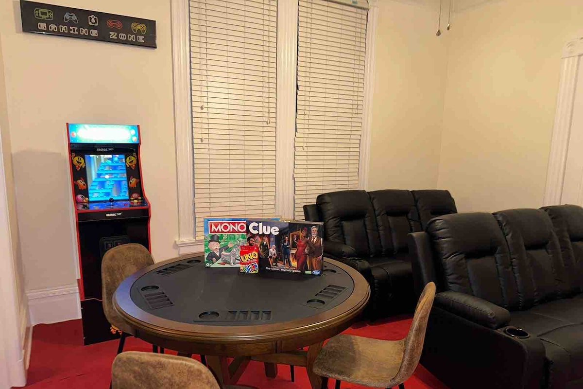 Modern Victorian retreat in downtown SF + Cinema gallery image 2