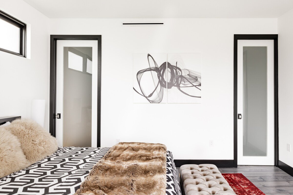 Walk to the Hollywood Bowl from a New House with a Jacuzzi gallery image 5