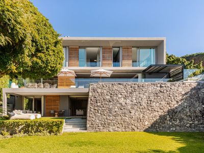 Stunning 4-Bedroom Higgovale Home with Views