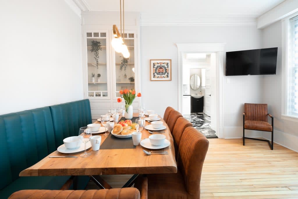 MTLVR #17 | Mount-Royal Park gem, sleeps 12 gallery image 5