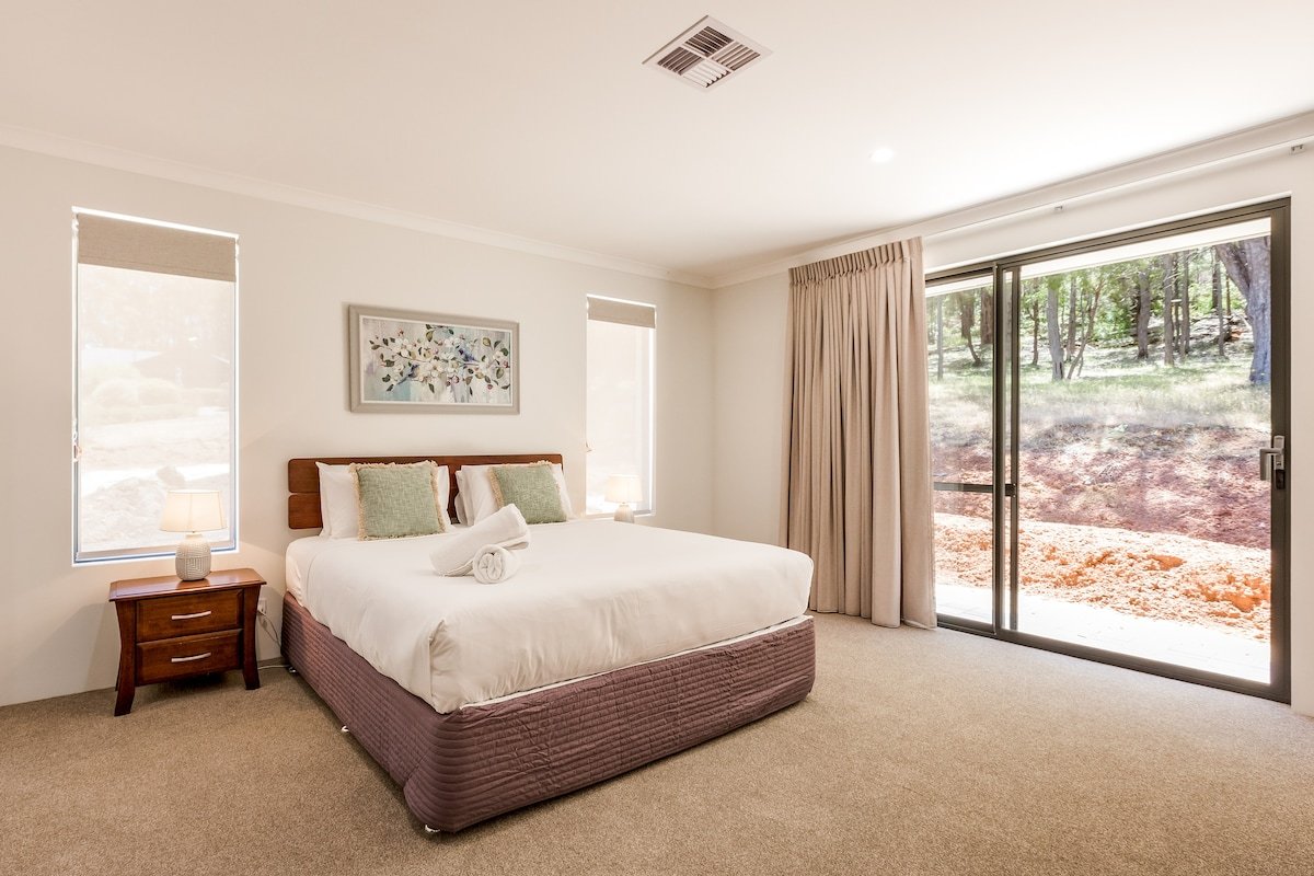 Wildgreen Villa—Lakeside Hideaway in Winery Estate gallery image 4