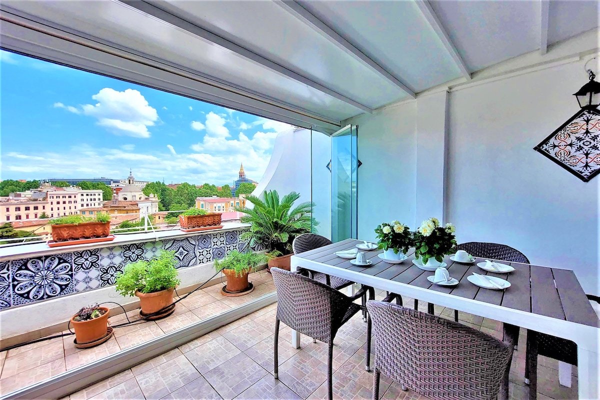 Penthouse with panoramic terrace at the Colosseum gallery image 2