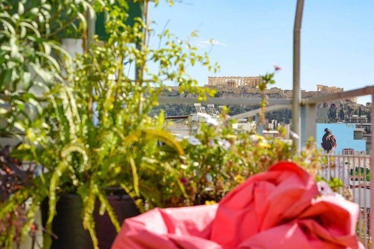Colourful Cosmopolitan Athens | Acropolis view gallery image 3