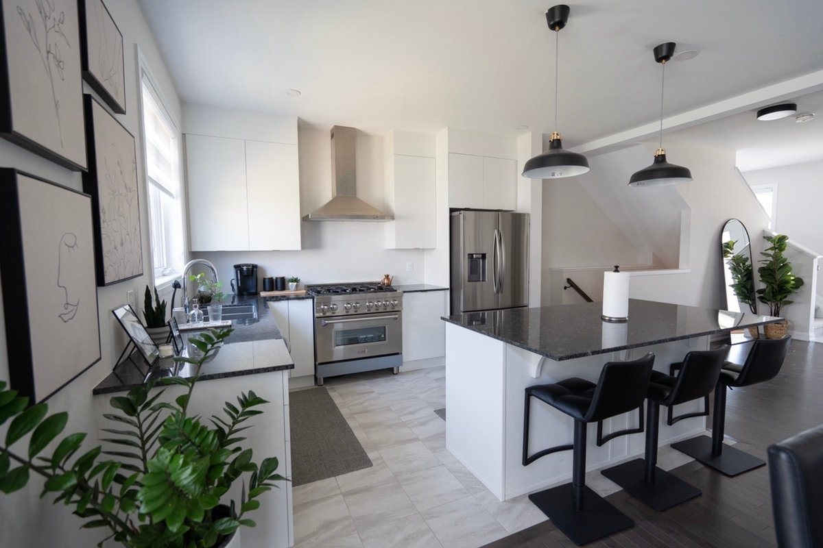 Chic 5BD home in Barrhaven ⭐️ 15MINS 2DT ⭐️