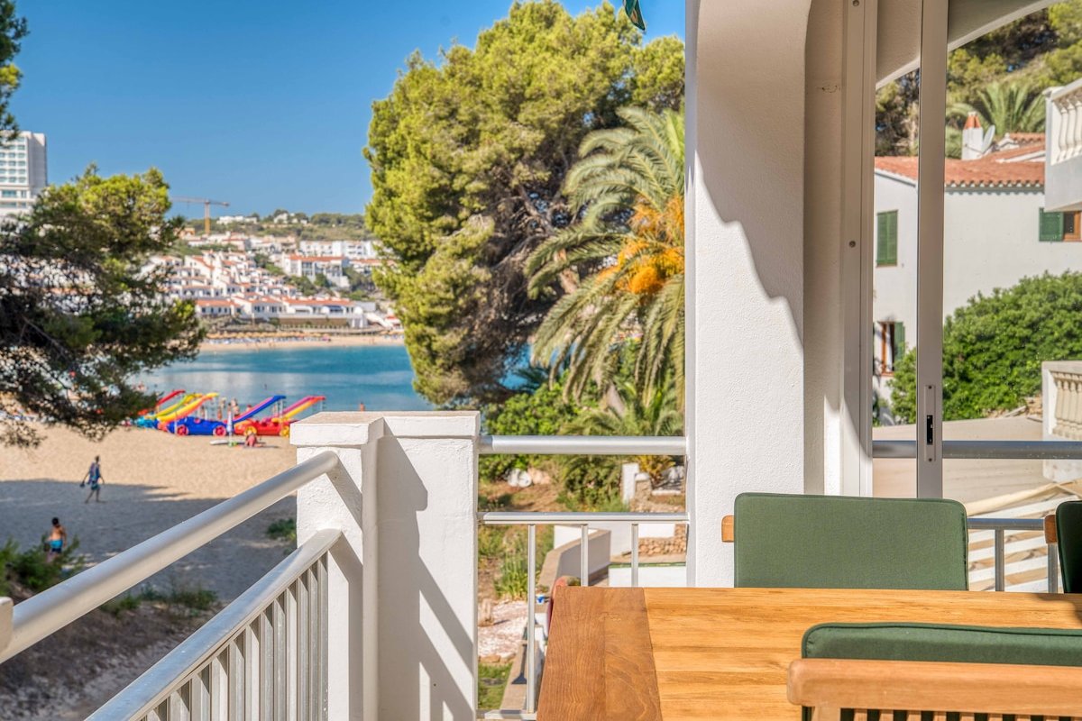 En la playa de Arenal d’en Castell con kayak gallery image 4