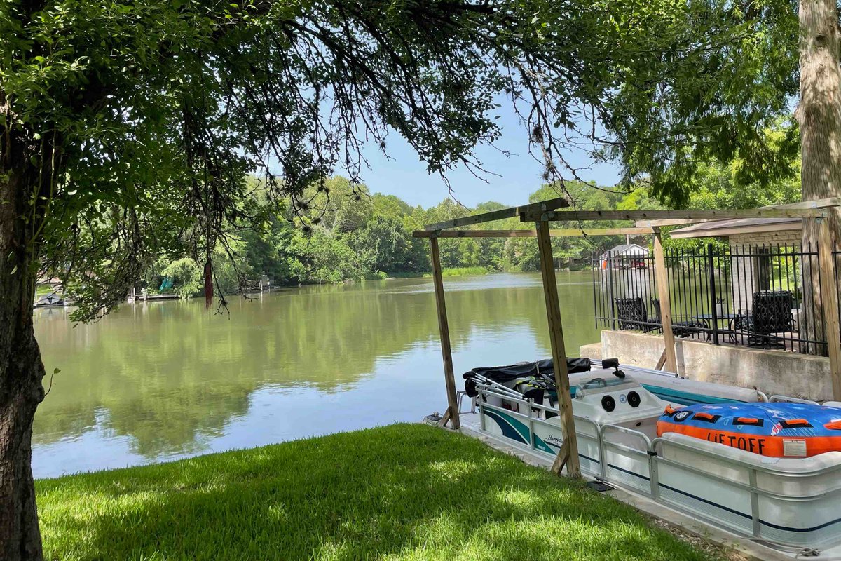Lakefront on lake Austin with a Fantastic View