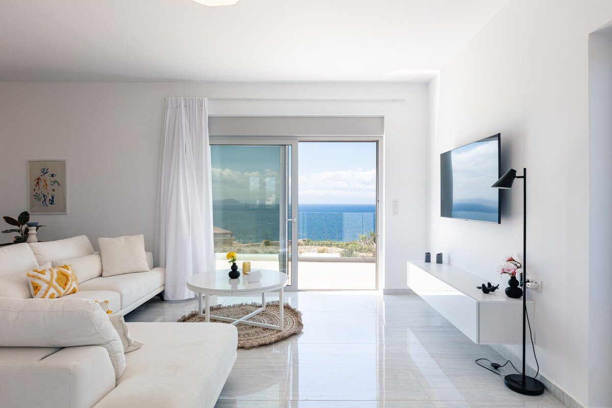 70m2 pool, sea views, just 1,5 Km to the beach! gallery image 5