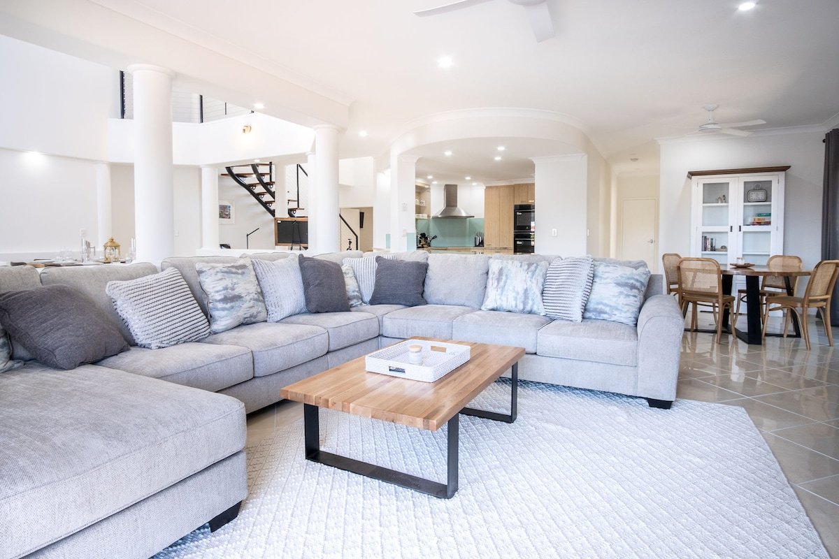 Parrearra Paradise On The Canal With Water Slide! gallery image 4