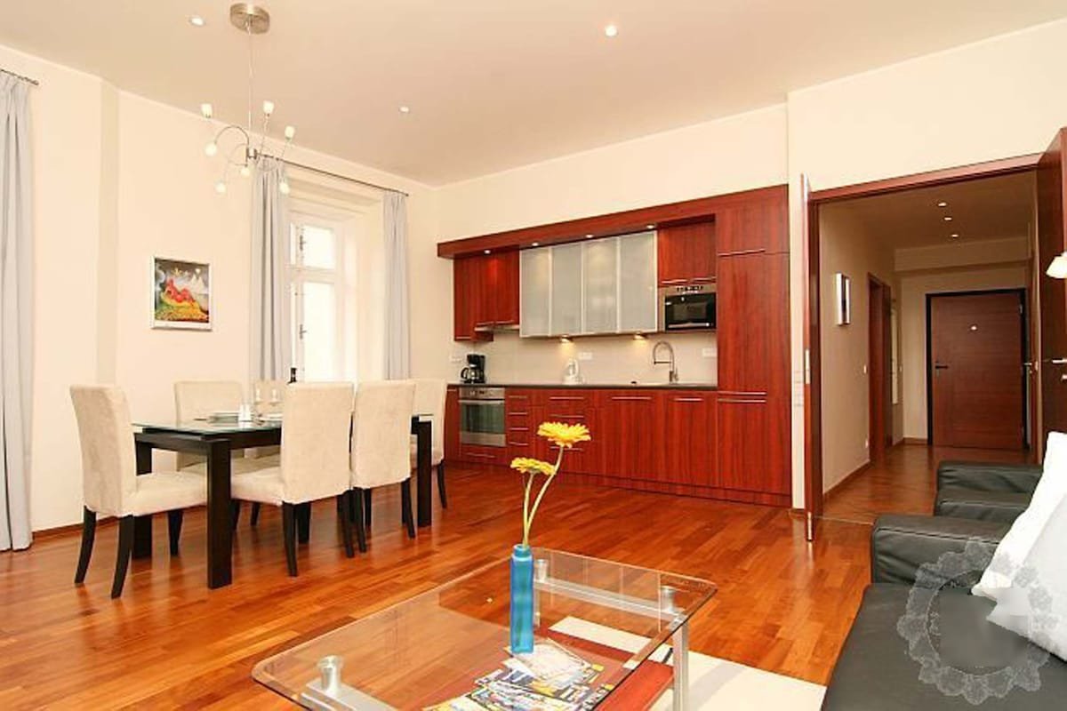 Old Town Square luxury apartment, amazing views! gallery image 5