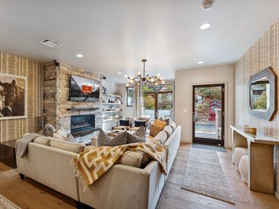 Walk to Ski, Main Street Luxury Retreat