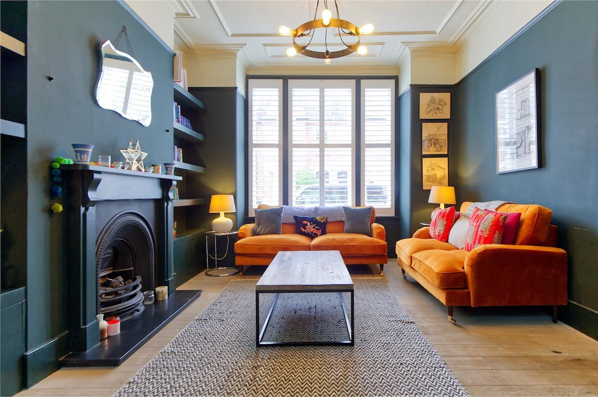 4 Bedroom House, Barnes gallery image 2