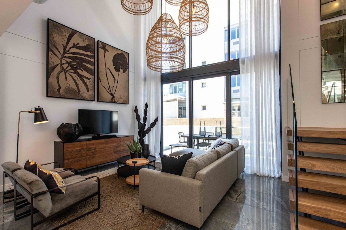 Upmarket Duplex Unit in the Heart of Sea Point (2) gallery image 3