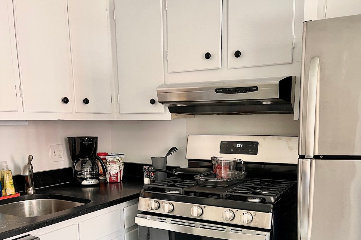 North End 3BR Condo – Spacious, Central Location gallery image 3