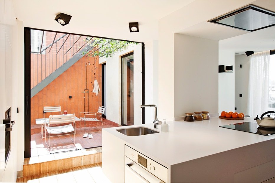 Quirky 2 Bed Penthouse + Terraces gallery image 3