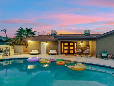 Vegas Villa Pool BBQ 5 mins to Las Vegas Strip!