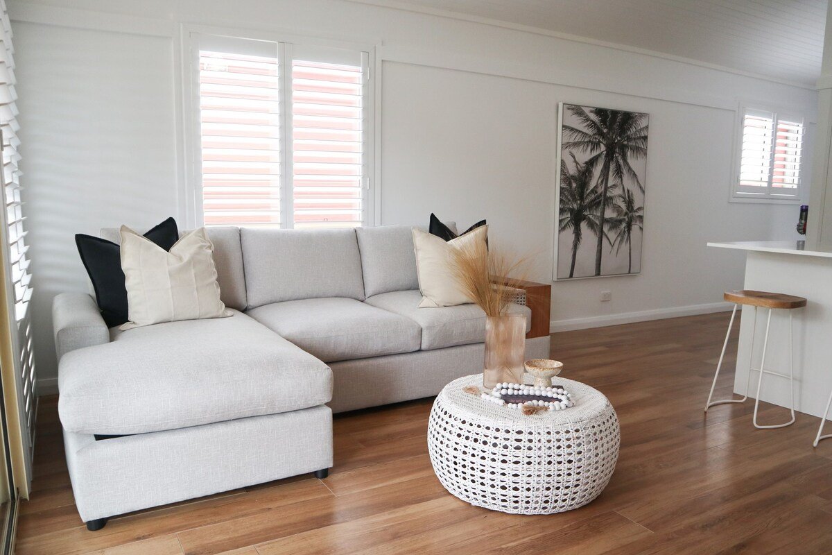 Private modern waterfront cabin – Hawkesbury River gallery image 4