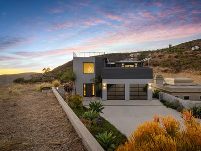 Malibu Canyon | Ocean & Mountain Views + Balcony
