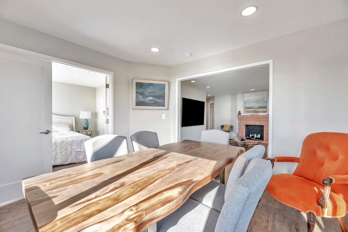 OcEaNfRoNt Retreat with Breathtaking Ocean Views gallery image 5