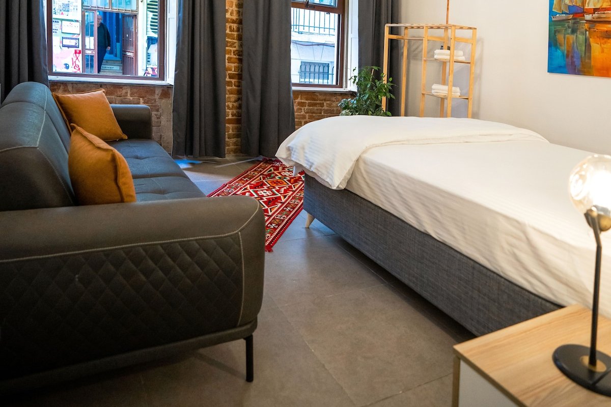 Big historical flat in Istanbul Galata gallery image 4