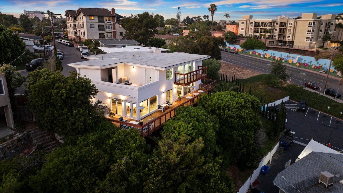 Luxury 7 BR Mission Hills Home with a View gallery image 2
