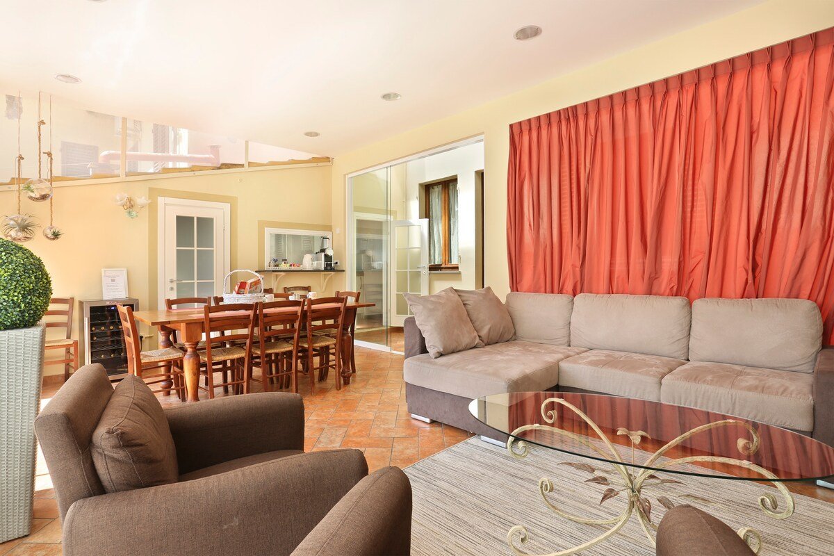 La Terrazza big apartment near Davide Michelangelo gallery image 4