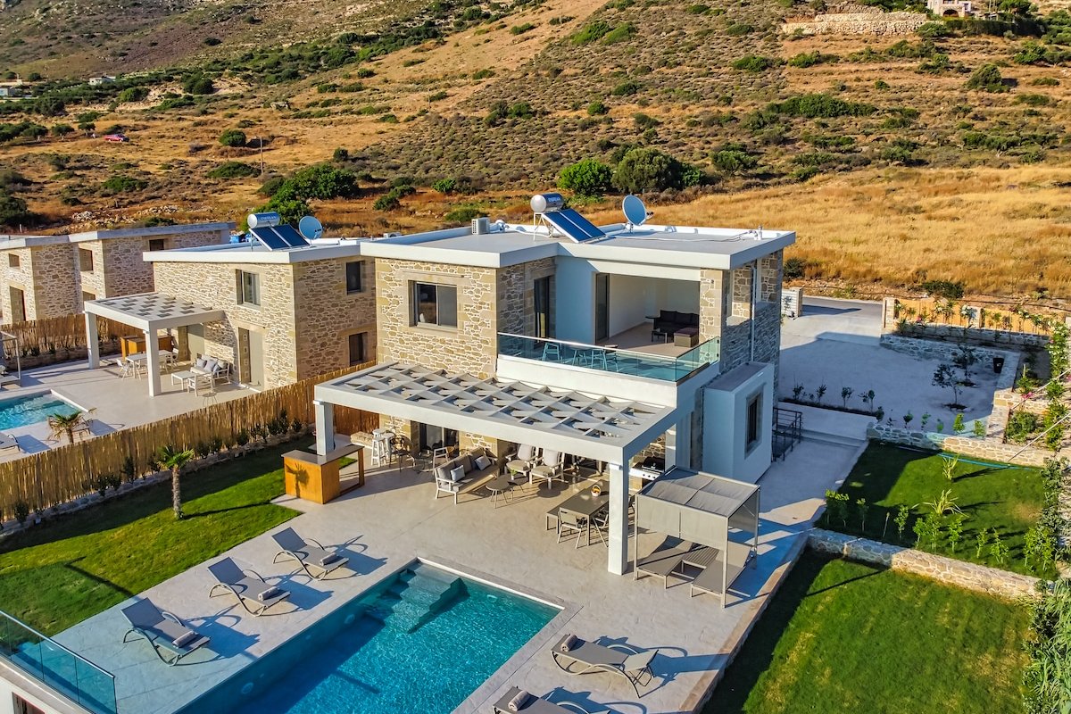 Seafront Villa Thoe, Pool, View & FREE Breakfast gallery image 4